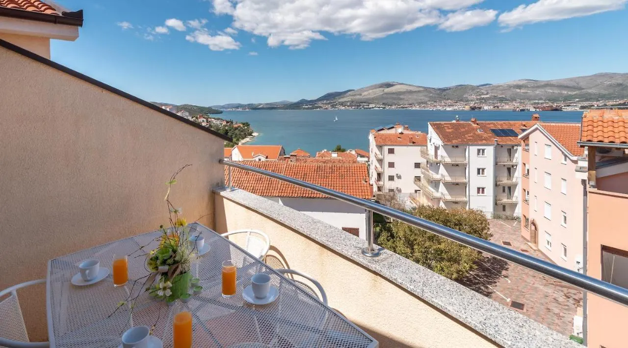 Amazing 2 Bedroom Apartment With A Sea View Trogir