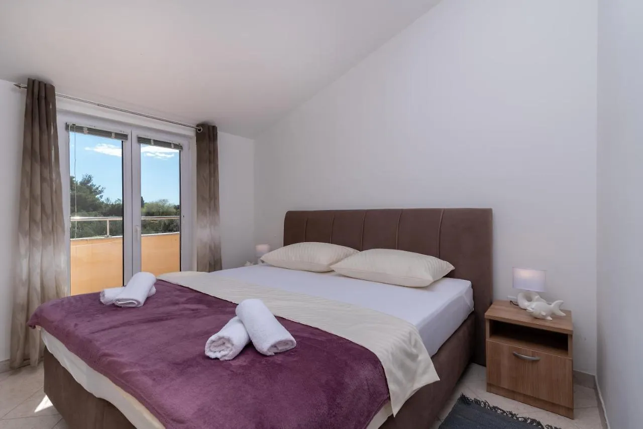Amazing 2 Bedroom Apartment With A Sea View Trogir