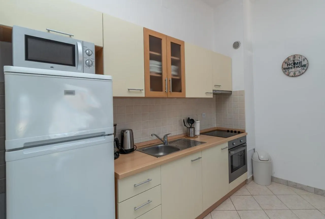 Amazing 2 Bedroom Apartment With A Sea View location